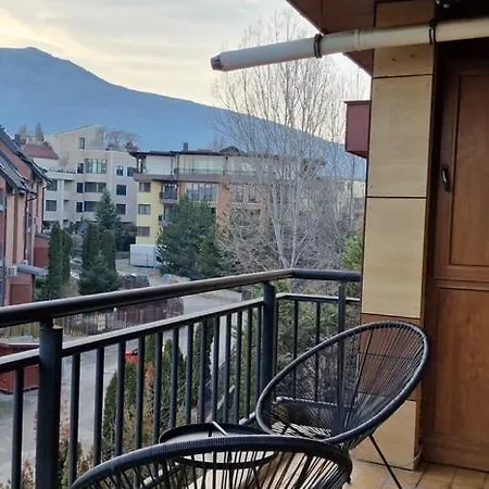 Sunny With Mountain View Апартаменты